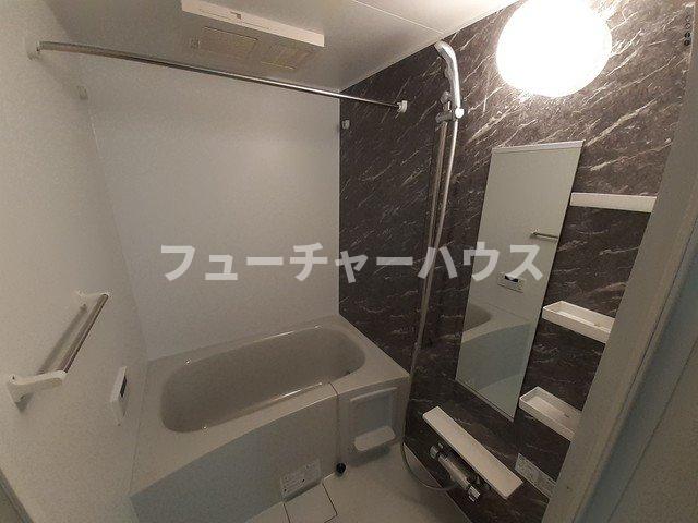 バス・シャワールーム　落ち着いた空間のお風呂です