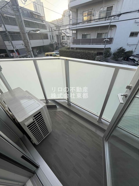 バルコニー　バルコニーがあるので洗濯物を太陽の下で干すことができます♪