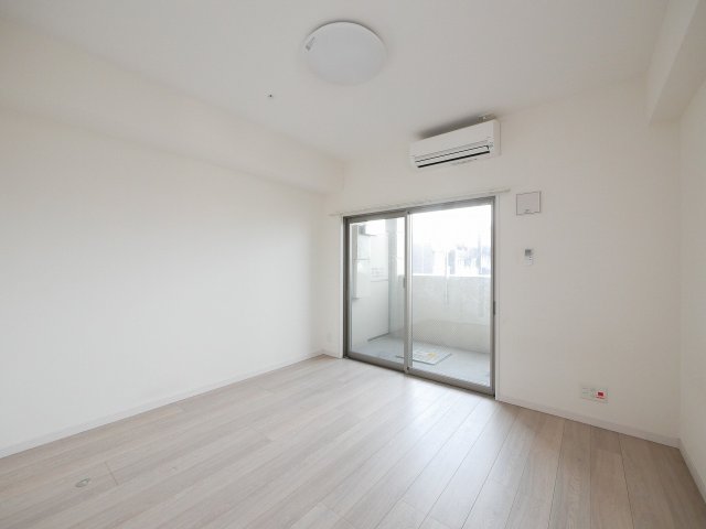 居室・リビング　別号室のものになります。現状優先。