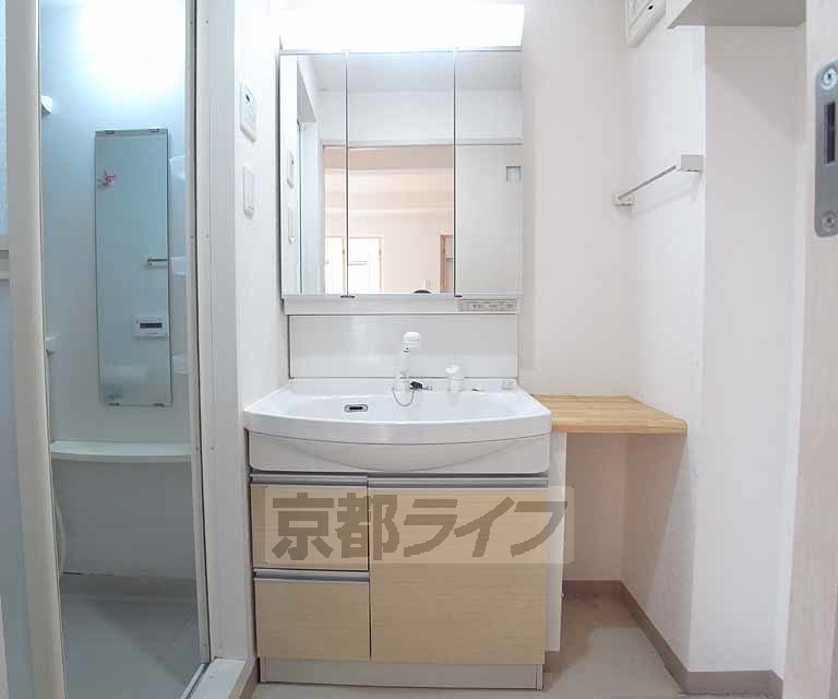 洗面設備　独立洗面台です