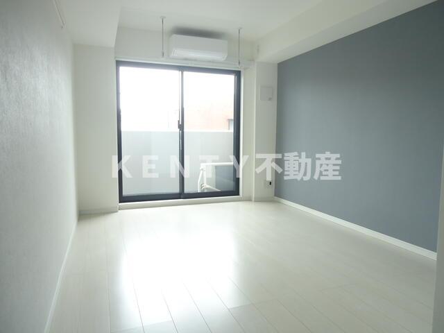 居室・リビング　こちらのリビングで趣味の時間をお楽しみください