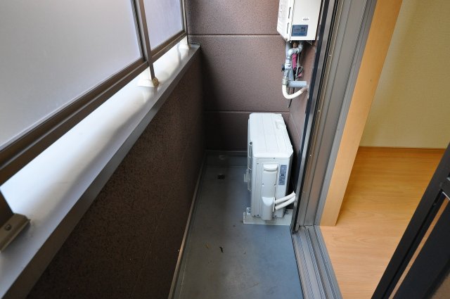 バルコニー　暖かな日差しのふりそそぐバルコニー。