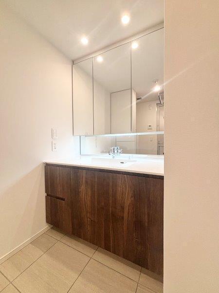 洗面設備　室内洗濯機置場