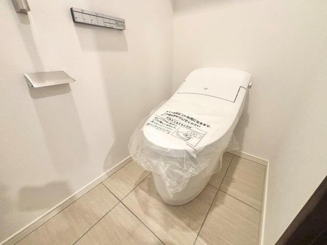 トイレ　温水洗浄暖房便座