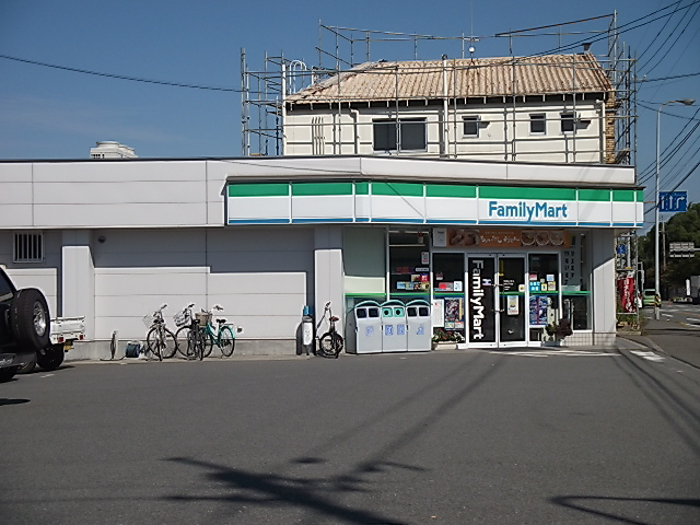 コンビニ　ファミリーマート（コンビニ）まで1141m