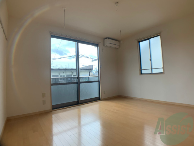 居室・リビング　明るい光が差し込む素敵なお部屋ですね～。