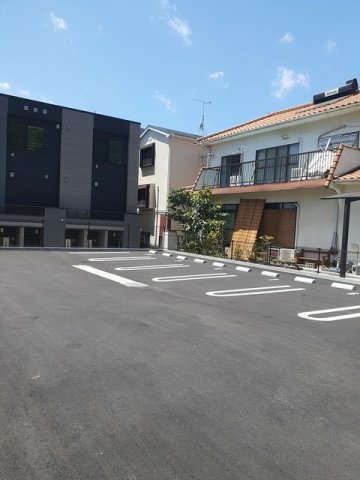 駐車場　駐車場があるので、車を買う予定の方も安心です