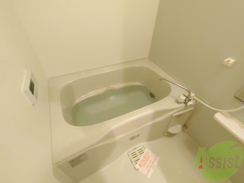 バス・シャワールーム　浴室は綺麗で追い焚きも付いて気持ちよくお過ごしいただけます。