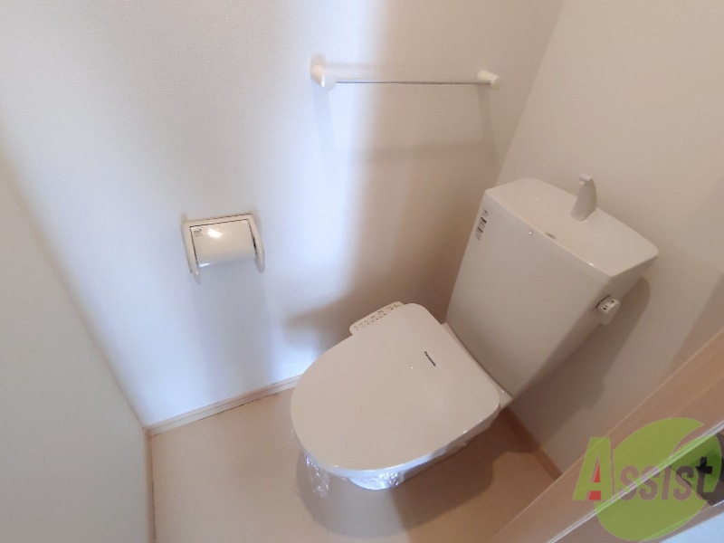 トイレ　トイレは綺麗でウォッシュレットも付いて快適にお使い頂けます。