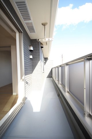 バルコニー　バルコニーからの眺めを楽しみながら食事をしませんか