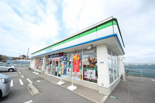 コンビニ　ファミリーマート鹿沼幸町店（コンビニ）まで1059m