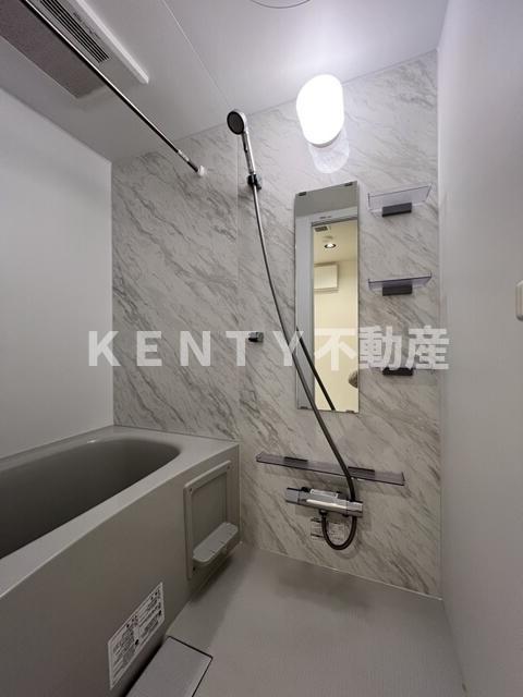 バス・シャワールーム　コンパクトで使いやすいお風呂です