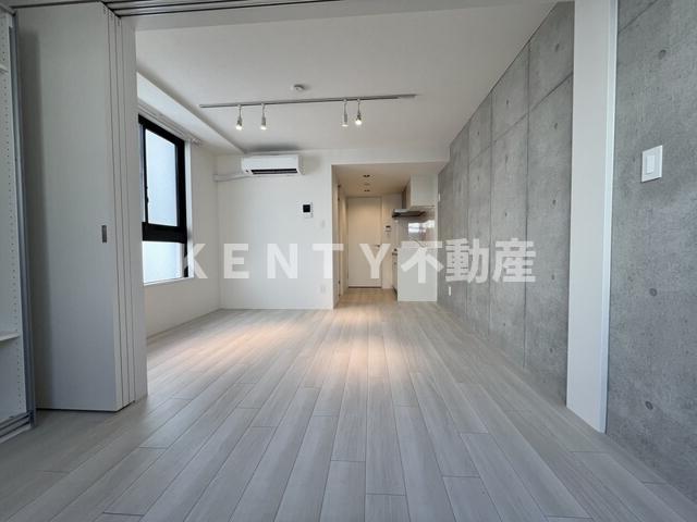 その他部屋・スペース　広くて明るい寝室