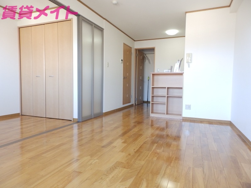 居室・リビング　同物件別室の写真です。