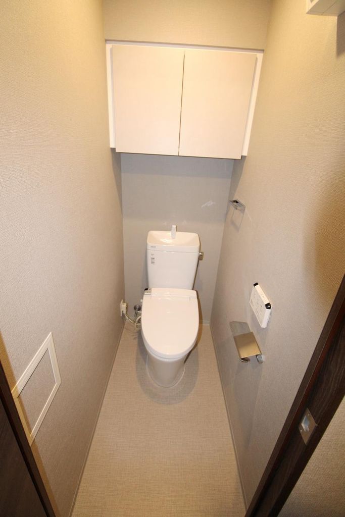 トイレ　落ち着いた色調のトイレです