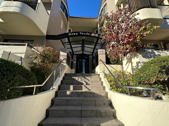 エントランス　詳細は、RISUMO江坂本店までお問合せください♪