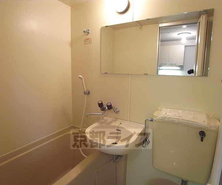 洗面設備　大きな鏡のＵＢ洗面台