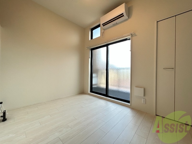 居室・リビング　こちら生活のメインとなる洋室になります。