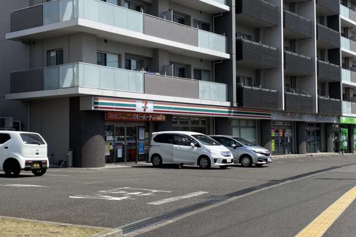 コンビニ　セブンイレブン仙台泉中央４丁目店（コンビニ）まで210m