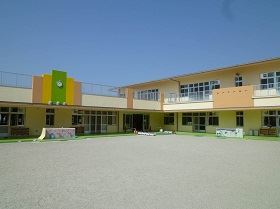 幼稚園・保育園　新知保育園（幼稚園・保育園）まで990m