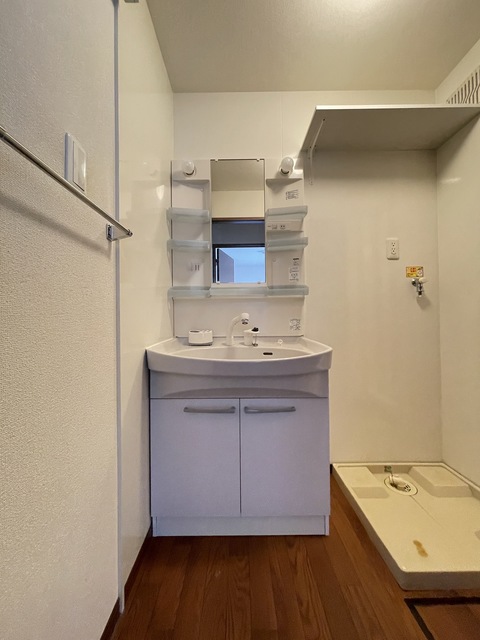 洗面設備　別部屋参考写真です