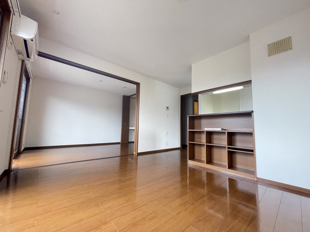 居室・リビング　別部屋参考写真です