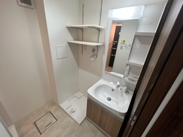 洗面設備　※室内は現況を優先します