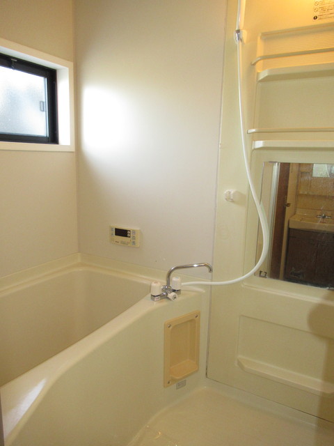 バス・シャワールーム　☆浴室（追焚・浴室に窓があります）☆