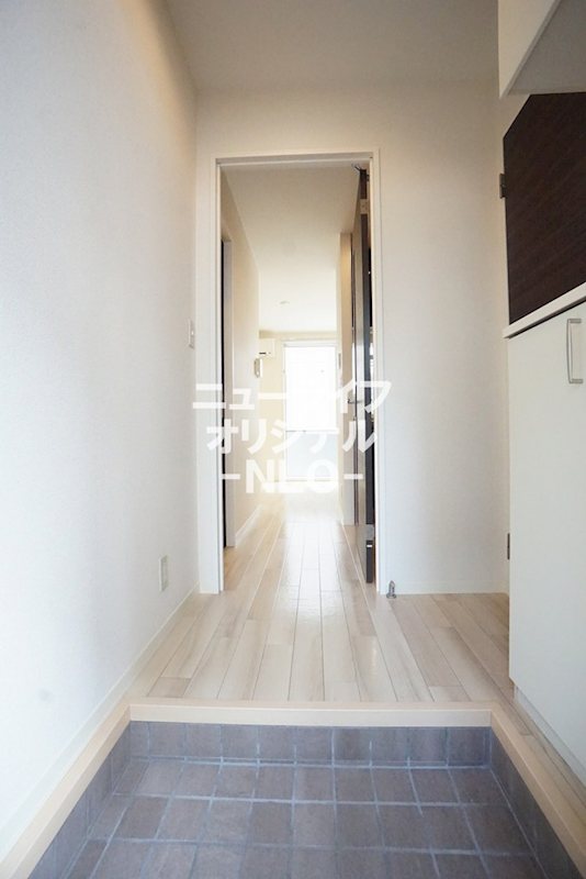 玄関　白を基調とした開放感のある玄関☆