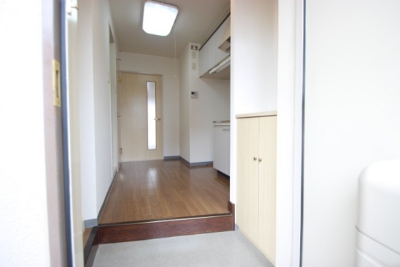 玄関　※別号室の写真です