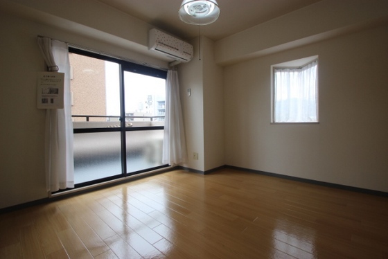 居室・リビング　※別号室の写真です