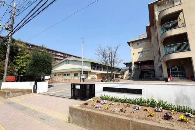 小学校　越谷市立千間台小学校（小学校）まで453m