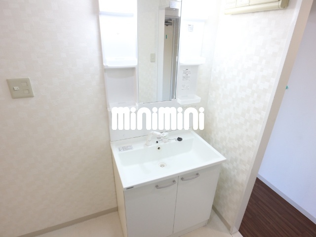 洗面設備　シャワー付き洗面化粧台