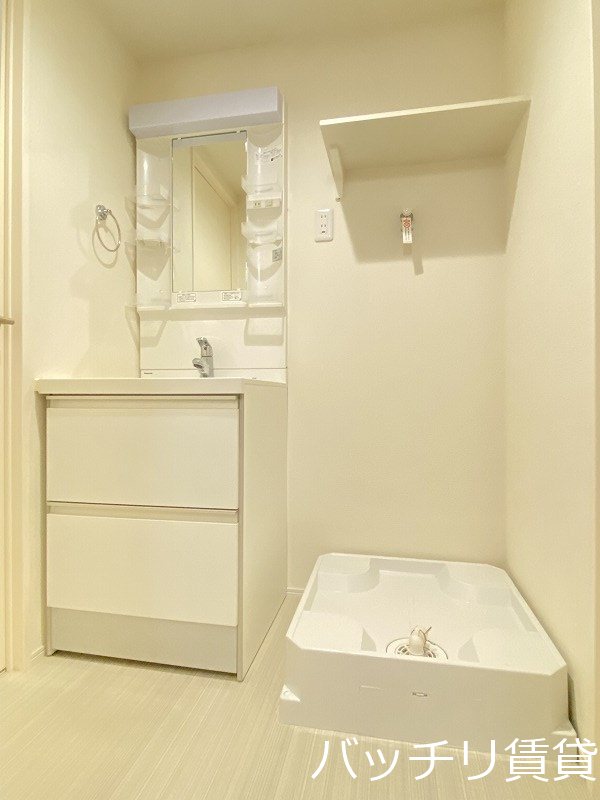 洗面設備　別号室タイプの為、現状を優先致します。