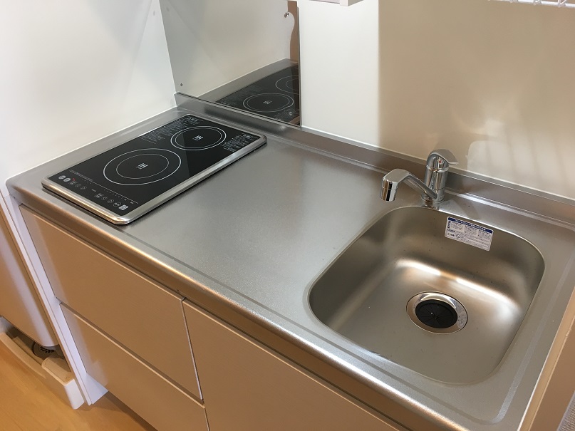 キッチン　ＩＨコンロ完備。調理スペースも確保されています。