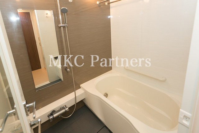 バス・シャワールーム　８０３