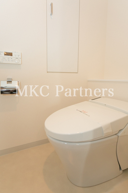 トイレ　８０３