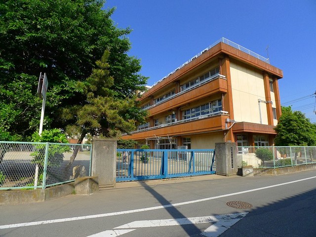 小学校　南小学校（小学校）まで450m