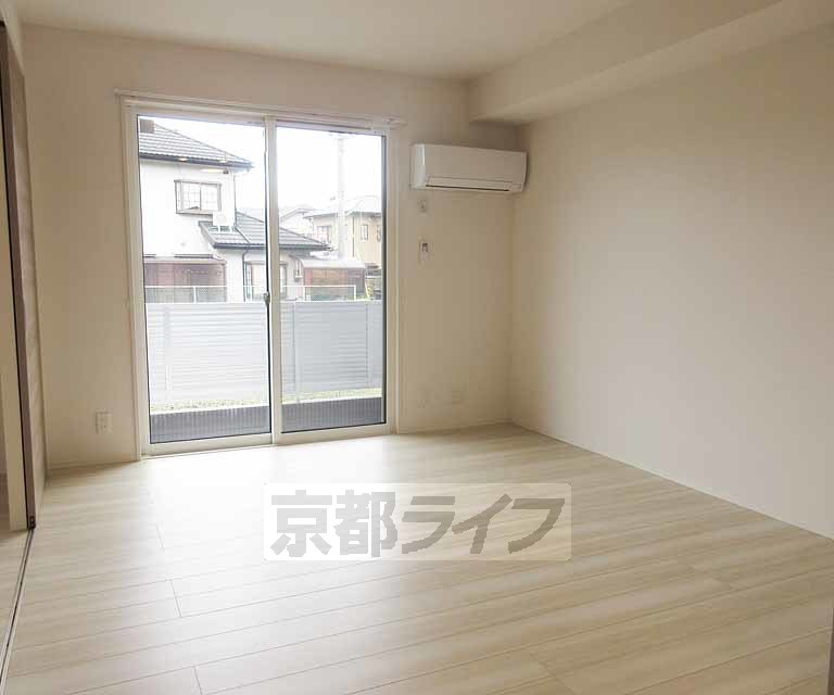 居室・リビング　清潔感のあるお部屋です。