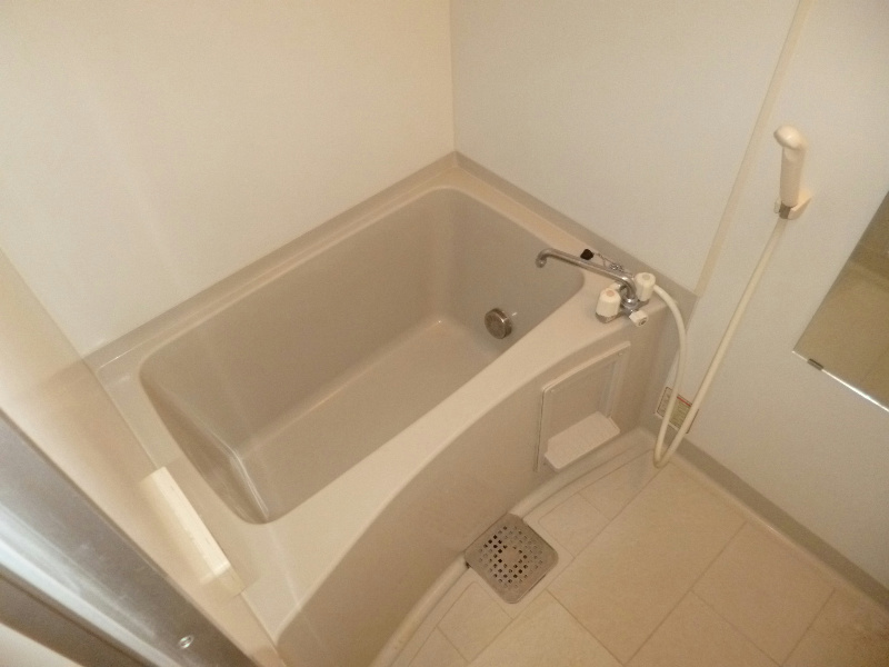 バス・シャワールーム　追い焚き機能付きです。（同建物別室の写真です。）