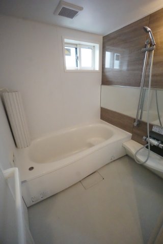 バス・シャワールーム　※同物件、同タイプ、間取り反転のお部屋です