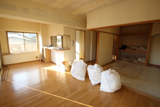 居室・リビング　※修繕中