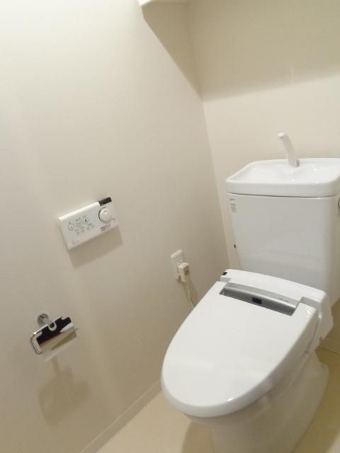 トイレ　温水洗浄便座付きトイレ