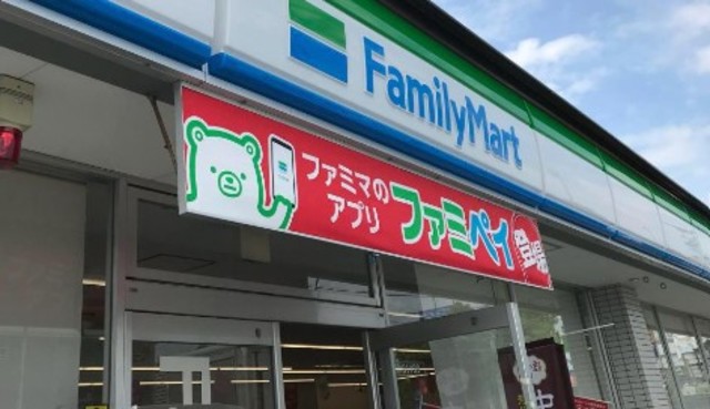 コンビニ　ファミリーマート神戸玉津インター小山店（コンビニ）まで615m