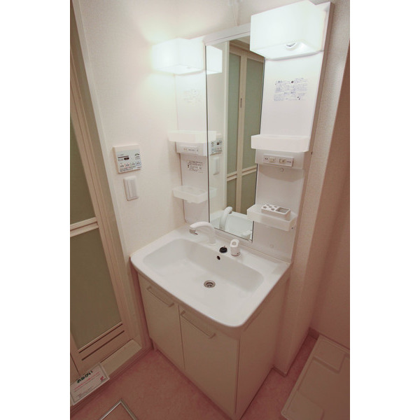 洗面設備　同じ建物の別なお部屋