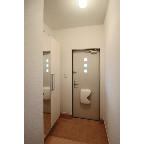 玄関　同じ建物の別なお部屋