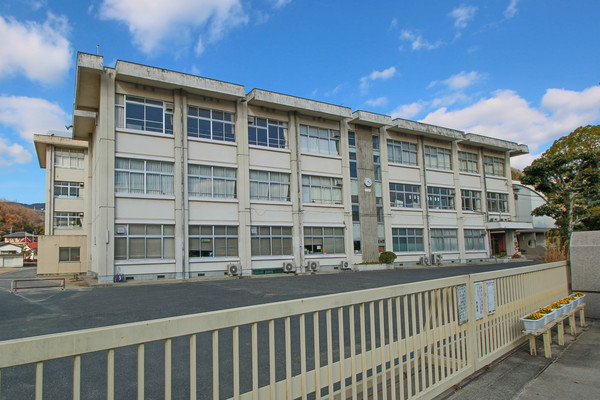 小学校　岡山市立牧石小学校（小学校）まで3934m