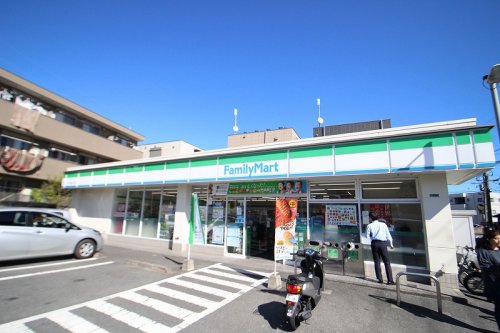 コンビニ　ファミリーマート ニック北加瀬三丁目店（コンビニ）まで703m