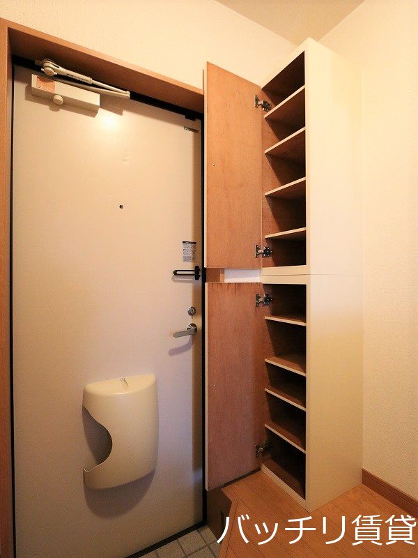 玄関　同型タイプの為現状優先