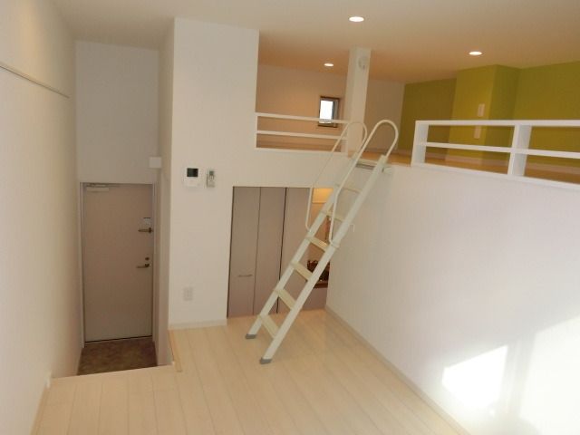 居室・リビング　ロフト完備・洋室